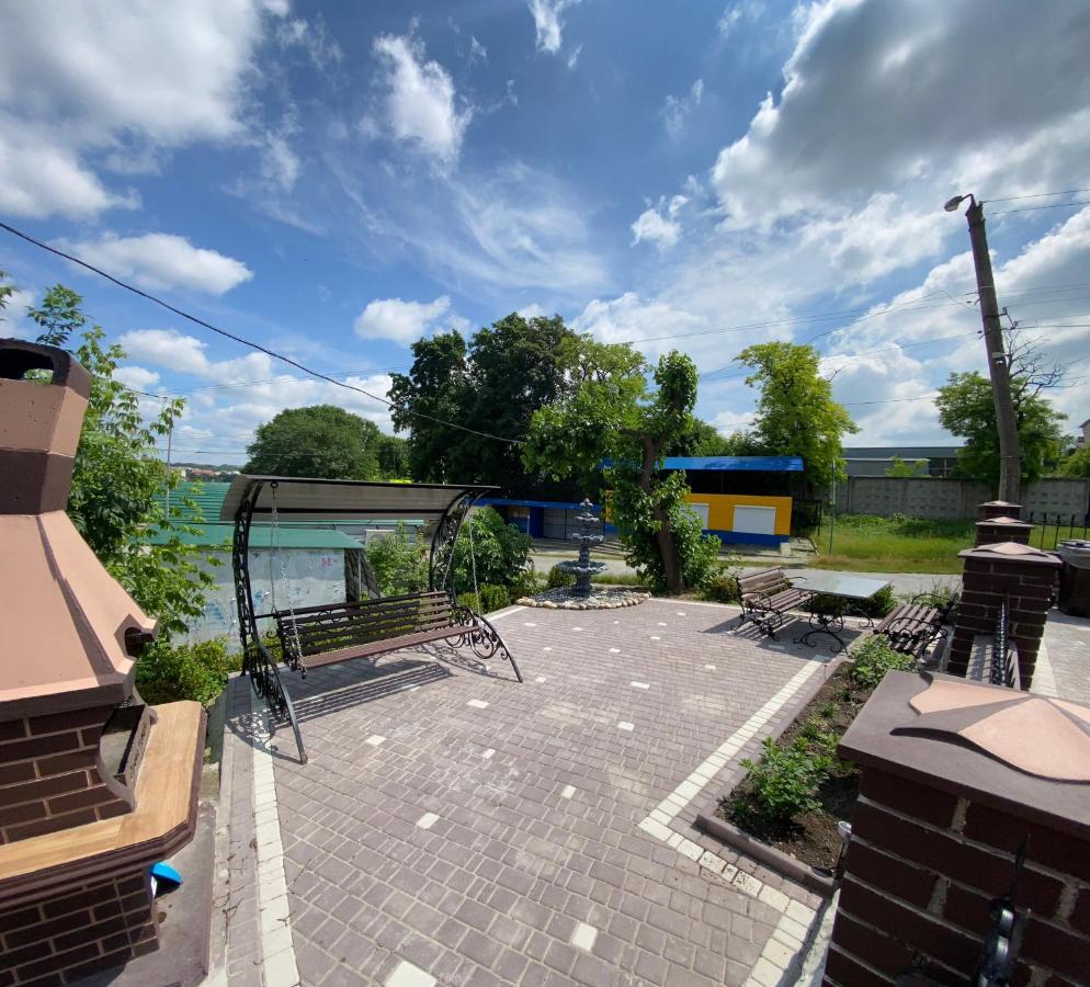 Aparthotel Family Люкс Kam'janec'-Podil's'kyj Esterno foto